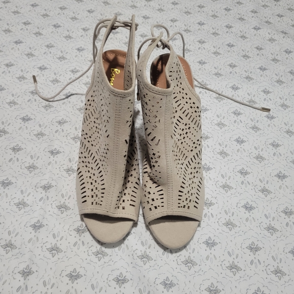 Bonnibel Cutout Peep Toe Heels - Picture 3 of 7